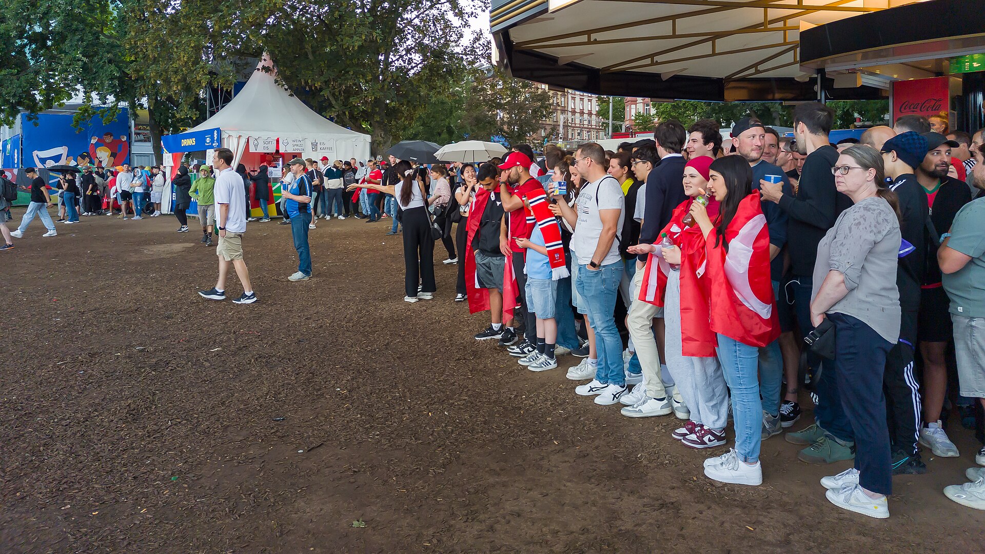 赛程 · App 界面示意